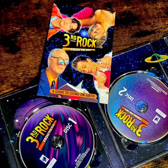 3rd Rock from the Sun Seasons 1 & 2 - Picture 5 of 7